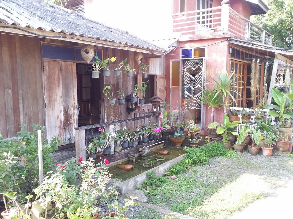 Maeloegyi Maesariang Hotel Mae Sariang Exterior foto