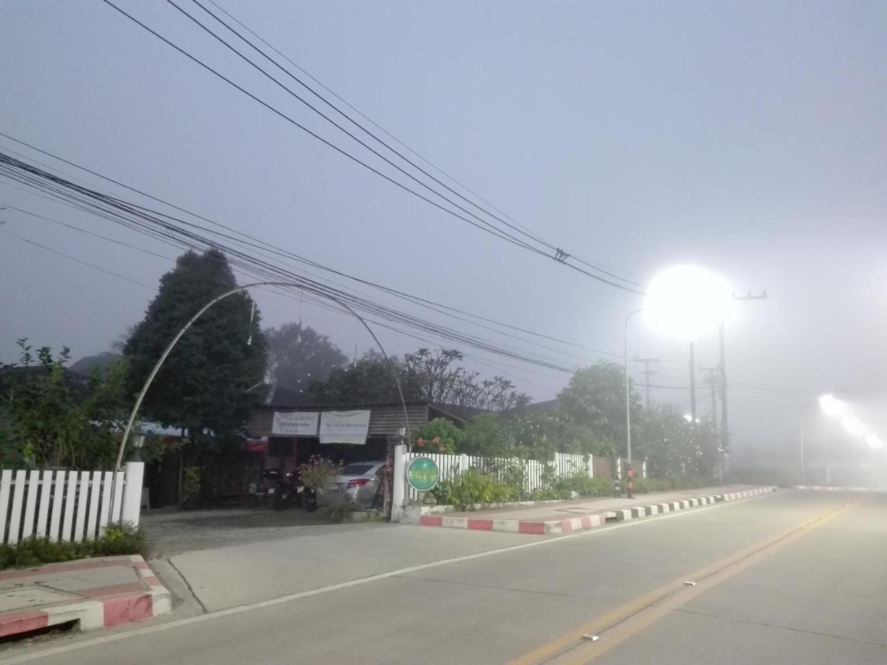 Maeloegyi Maesariang Hotel Mae Sariang Exterior foto